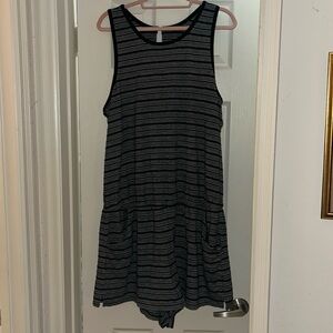 cute Old Navy jumper with pockets!